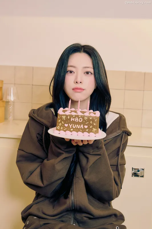 Yuna - ITZY (유나, Shin Yu Na) photo 3 of 1698