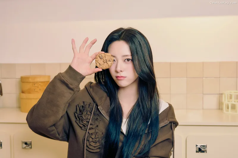 Yuna - ITZY (유나, Shin Yu Na) photo 4 of 1698