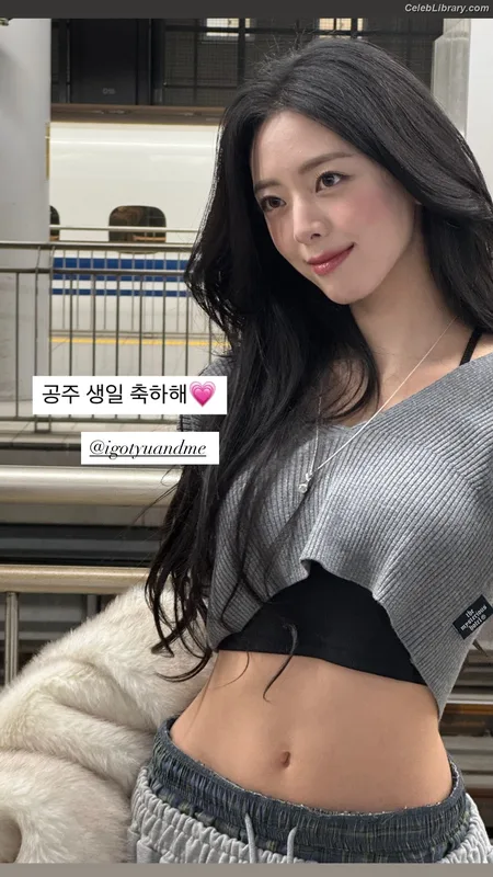 Yuna - ITZY (유나, Shin Yu Na) photo 5 of 1698