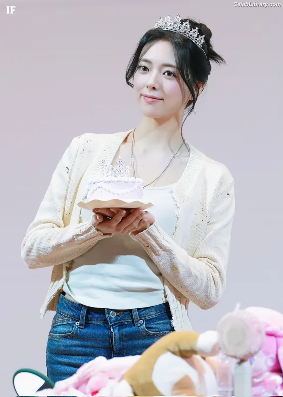 Yuna - ITZY (유나, Shin Yu Na) photo 7 of 1698