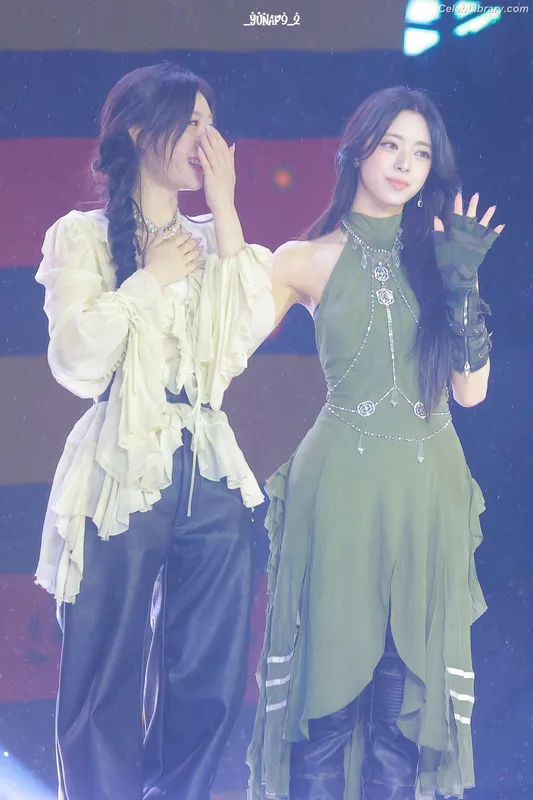 Yuna - ITZY (유나, Shin Yu Na) photo 9 of 1698