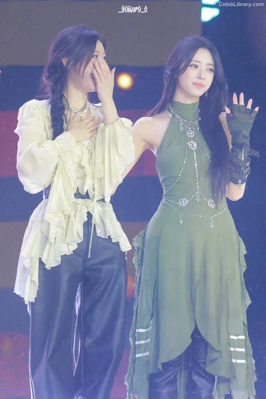 Yuna - ITZY (유나, Shin Yu Na) photo 10 of 1698