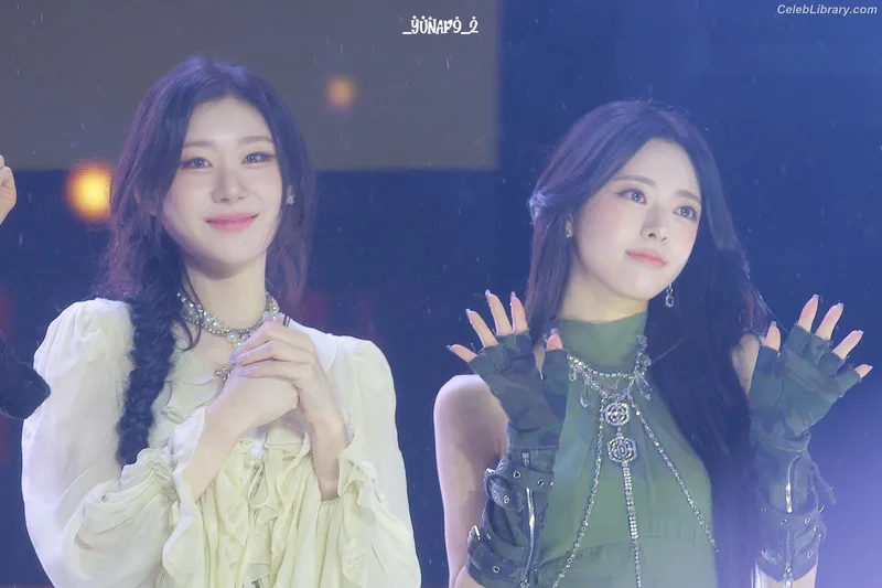Yuna - ITZY (유나, Shin Yu Na) photo 12 of 1698