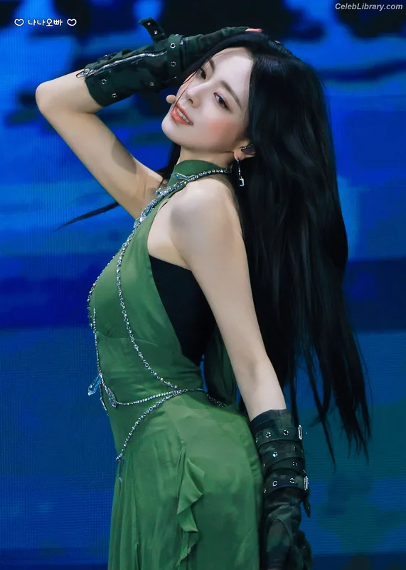 Yuna - ITZY (유나, Shin Yu Na) photo 18 of 1698
