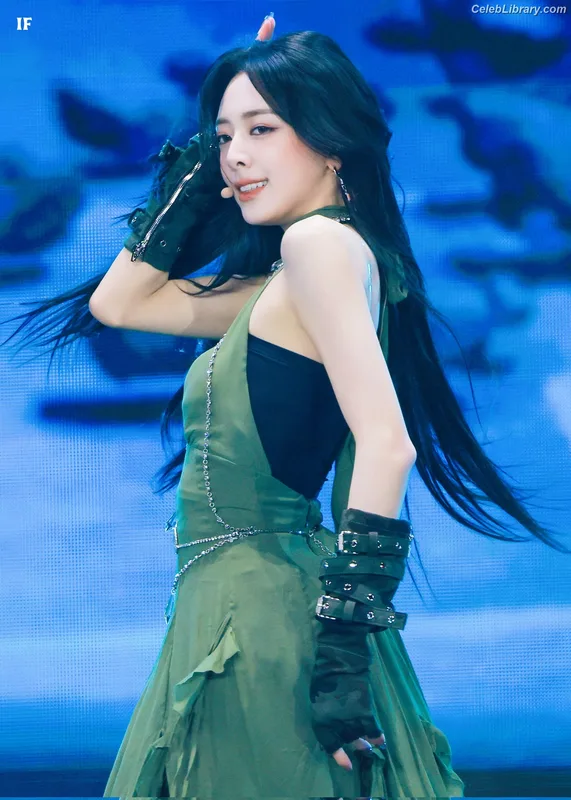 Yuna - ITZY (유나, Shin Yu Na) photo 19 of 1698