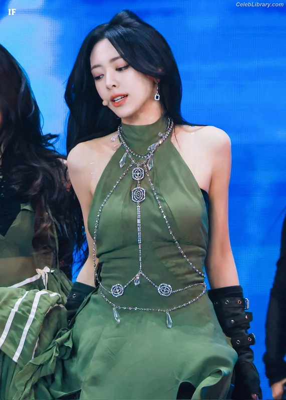 Yuna - ITZY (유나, Shin Yu Na) photo 22 of 1698
