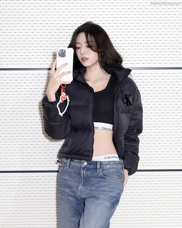 Yuna - ITZY (유나, Shin Yu Na) photo 2 of 1698