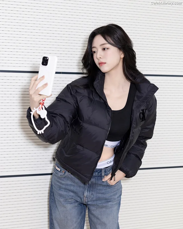 Yuna - ITZY (유나, Shin Yu Na) photo 3 of 1698