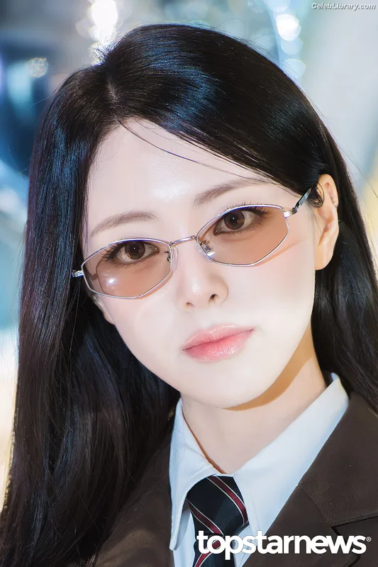 Yuna - ITZY (유나, Shin Yu Na) photo 14 of 1698
