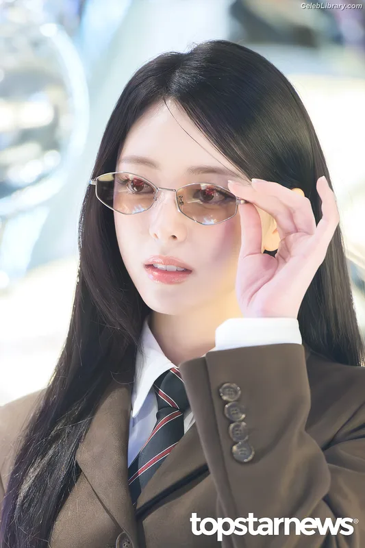 Yuna - ITZY (유나, Shin Yu Na) photo 15 of 1698