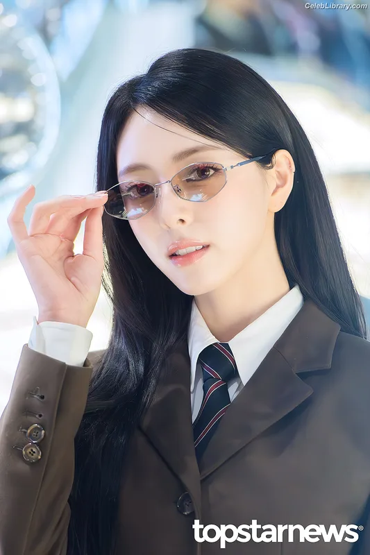 Yuna - ITZY (유나, Shin Yu Na) photo 16 of 1698