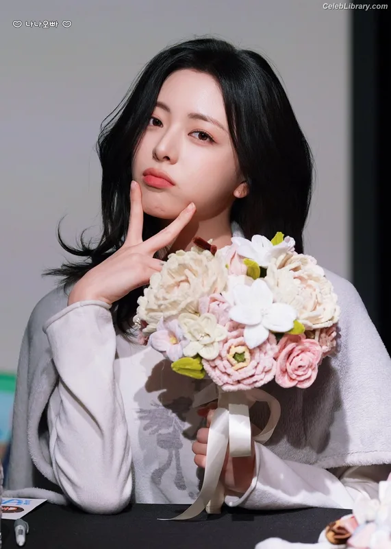 Yuna - ITZY (유나, Shin Yu Na) photo 18 of 1698