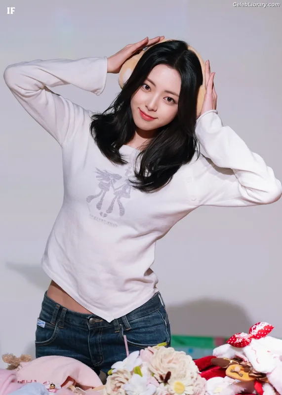 Yuna - ITZY (유나, Shin Yu Na) photo 19 of 1698