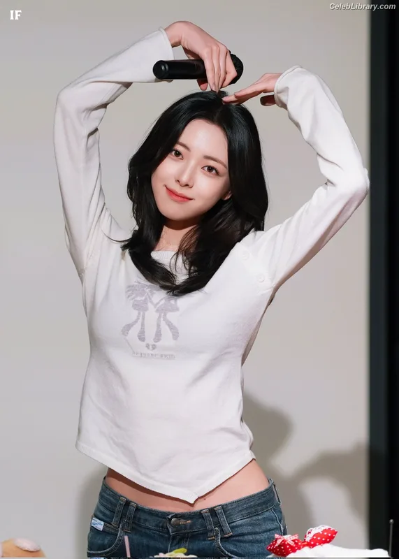 Yuna - ITZY (유나, Shin Yu Na) photo 20 of 1698