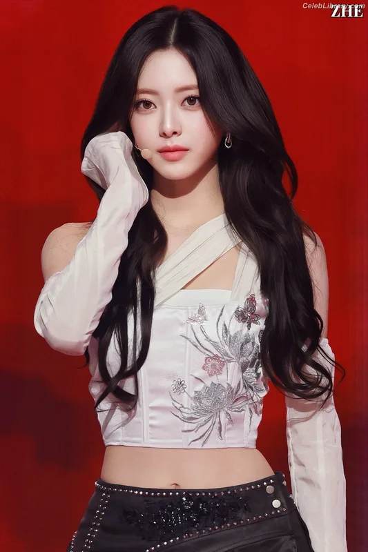 Yuna - ITZY (유나, Shin Yu Na) photo 22 of 1698