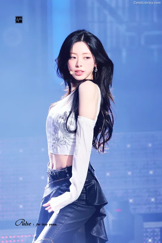 Yuna - ITZY (유나, Shin Yu Na) photo 2 of 1698
