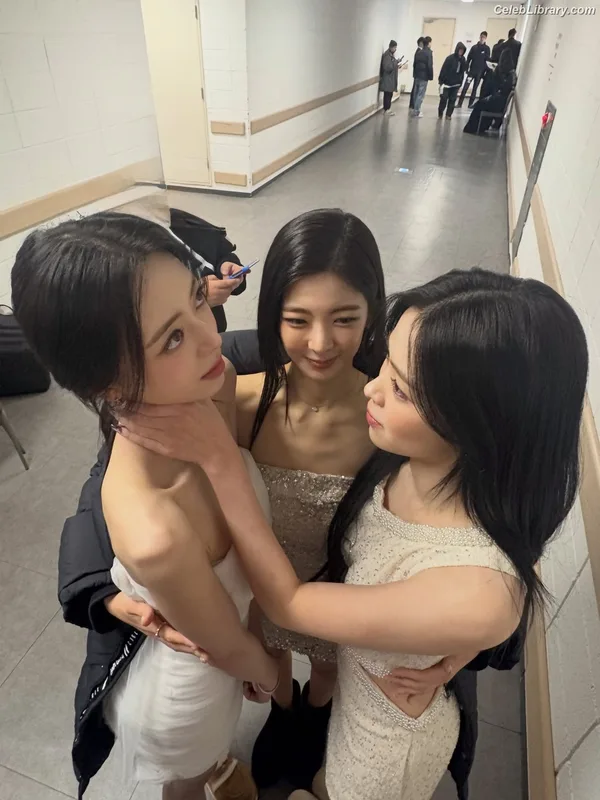 Yuna - ITZY (유나, Shin Yu Na) photo 9 of 1698