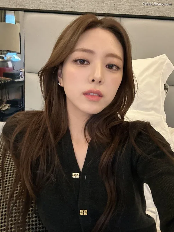 Yuna - ITZY (유나, Shin Yu Na) photo 5 of 1698