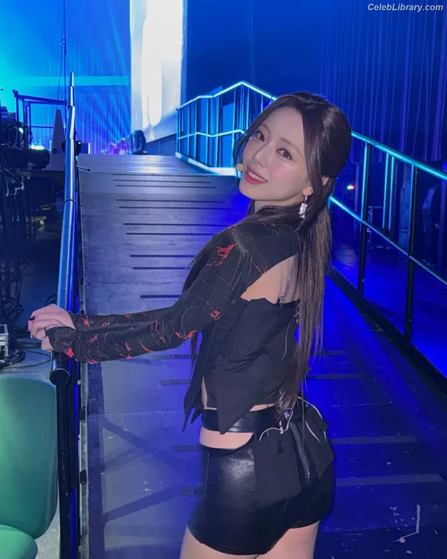 Yuna - ITZY (유나, Shin Yu Na) photo 20 of 1698