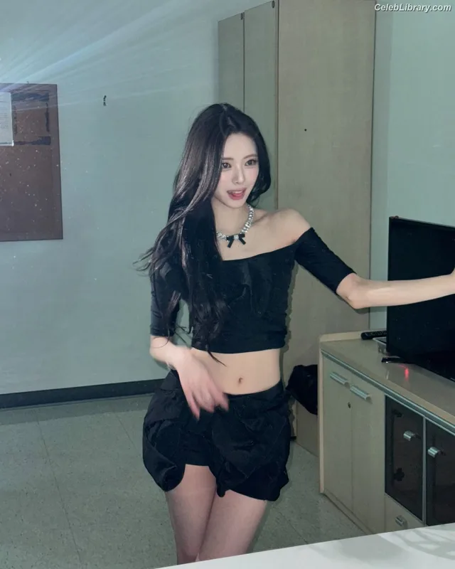 Yuna - ITZY (유나, Shin Yu Na) photo 3 of 1698