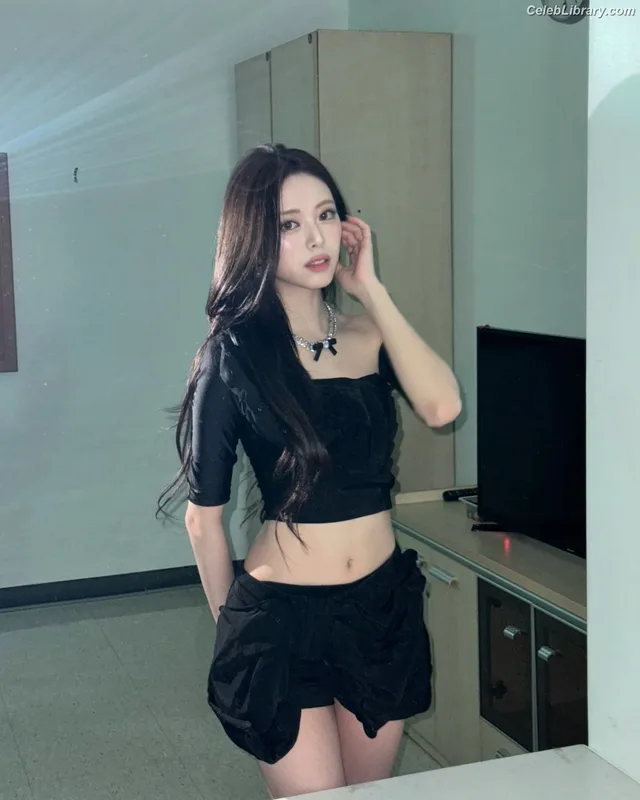 Yuna - ITZY (유나, Shin Yu Na) photo 5 of 1698