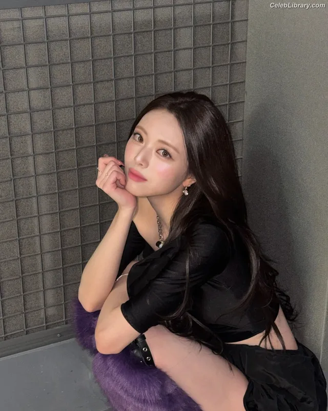 Yuna - ITZY (유나, Shin Yu Na) photo 6 of 1698
