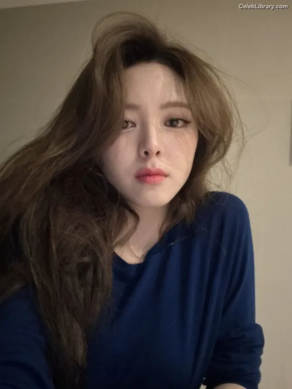 Yuna - ITZY (유나, Shin Yu Na) photo 10 of 1698