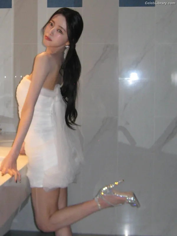 Yuna - ITZY (유나, Shin Yu Na) photo 14 of 1698