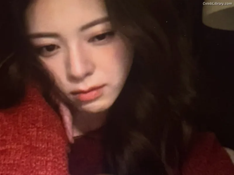 Yuna - ITZY (유나, Shin Yu Na) photo 16 of 1698