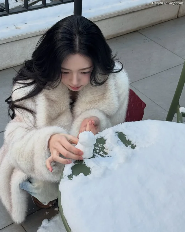 Yuna - ITZY (유나, Shin Yu Na) photo 24 of 1698