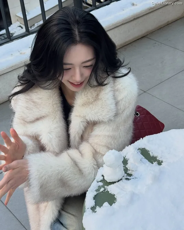 Yuna - ITZY (유나, Shin Yu Na) photo 3 of 1698