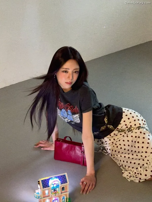 Yuna - ITZY (유나, Shin Yu Na) photo 21 of 1698