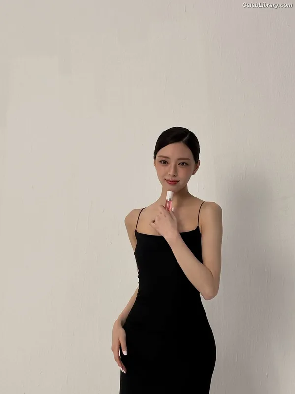Yuna - ITZY (유나, Shin Yu Na) photo 7 of 1698