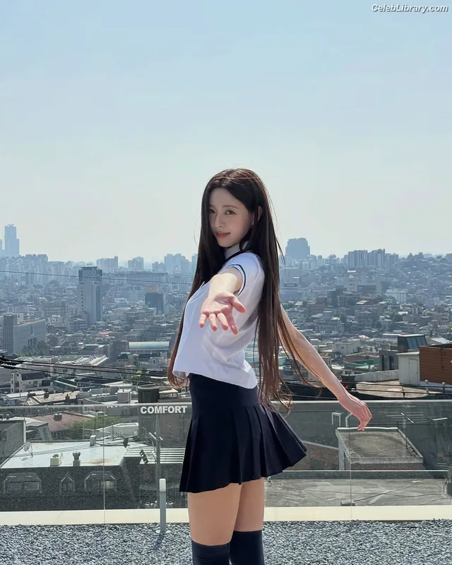 Yuna - ITZY (유나, Shin Yu Na) photo 11 of 1698