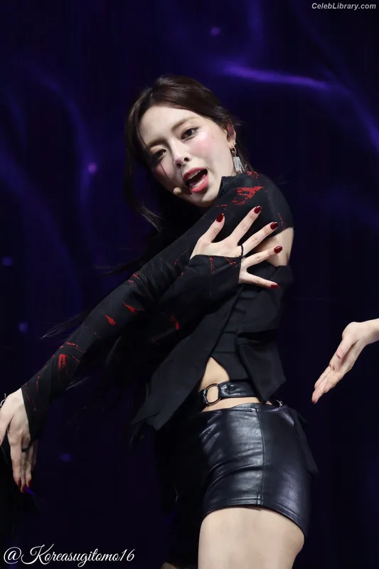 Yuna - ITZY (유나, Shin Yu Na) photo 21 of 1698