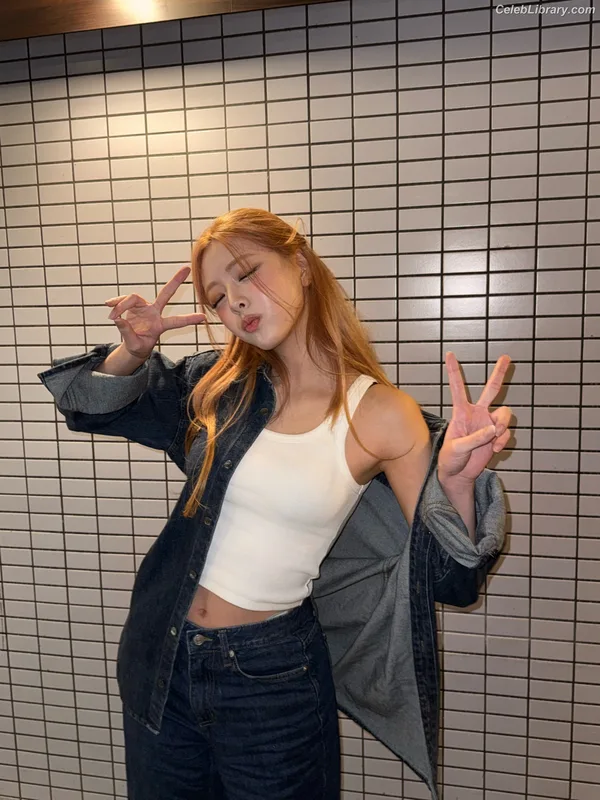Yuna - ITZY (유나, Shin Yu Na) photo 2 of 1698