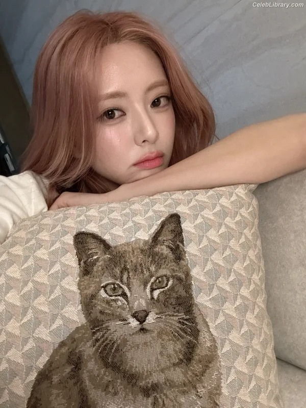 Yuna - ITZY (유나, Shin Yu Na) photo 9 of 1698