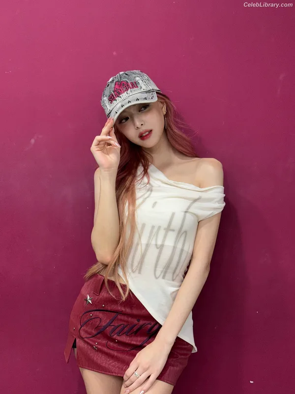 Yuna - ITZY (유나, Shin Yu Na) photo 13 of 1698