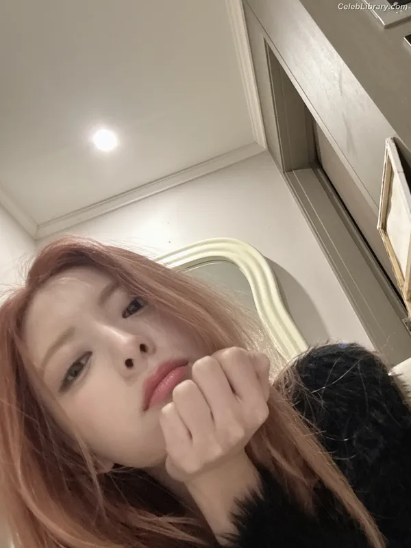 Yuna - ITZY (유나, Shin Yu Na) photo 15 of 1698