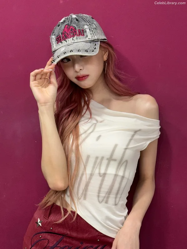Yuna - ITZY (유나, Shin Yu Na) photo 18 of 1698