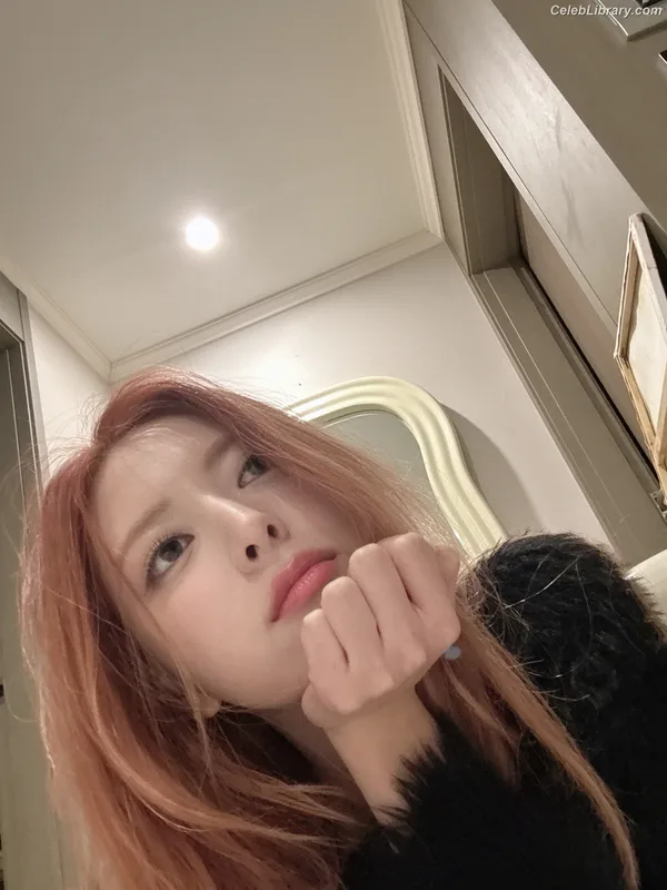 Yuna - ITZY (유나, Shin Yu Na) photo 19 of 1698