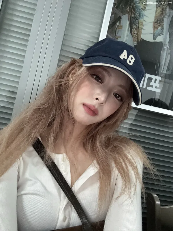 Yuna - ITZY (유나, Shin Yu Na) photo 20 of 1698
