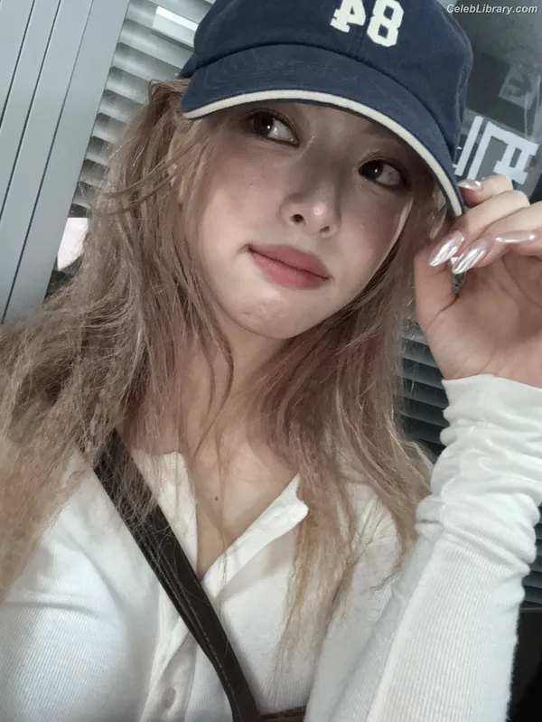 Yuna - ITZY (유나, Shin Yu Na) photo 21 of 1698