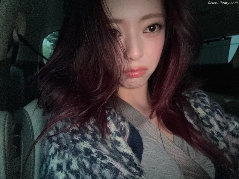 Yuna - ITZY (유나, Shin Yu Na) photo 8 of 1698