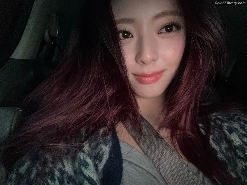 Yuna - ITZY (유나, Shin Yu Na) photo 9 of 1698