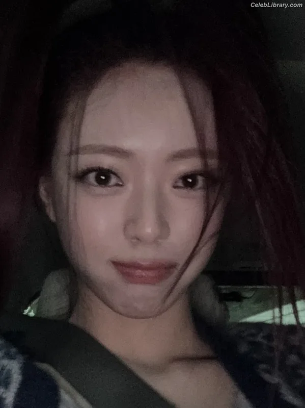 Yuna - ITZY (유나, Shin Yu Na) photo 12 of 1698
