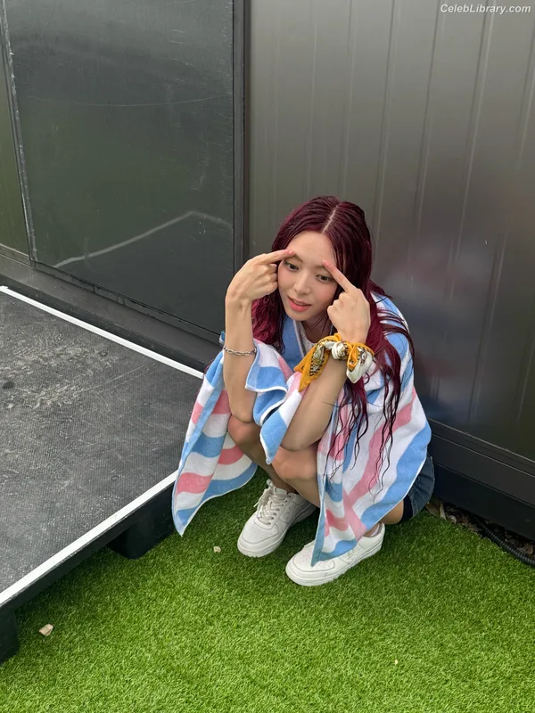 Yuna - ITZY (유나, Shin Yu Na) photo 14 of 1698