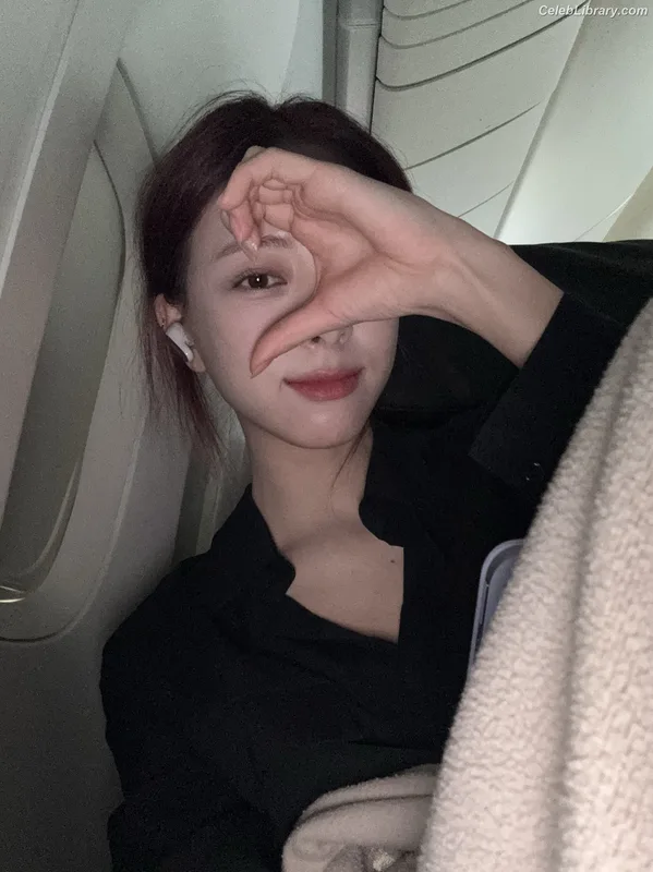 Yuna - ITZY (유나, Shin Yu Na) photo 16 of 1698