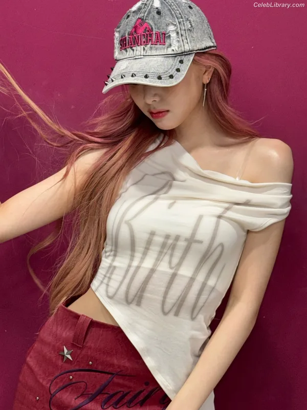 Yuna - ITZY (유나, Shin Yu Na) photo 19 of 1698