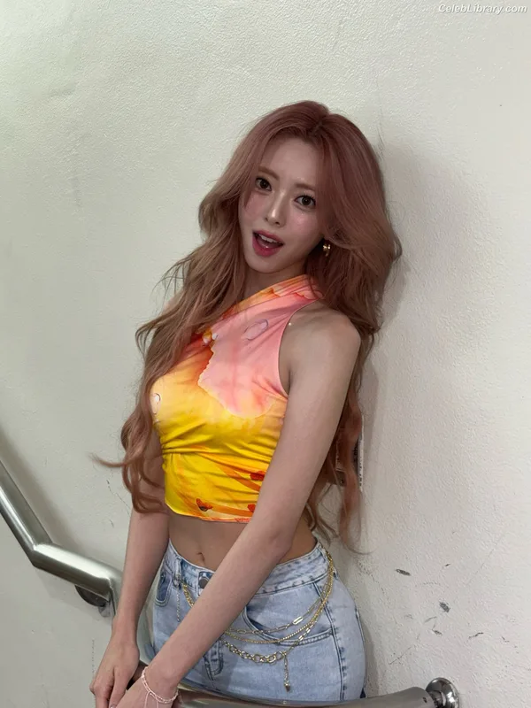Yuna - ITZY (유나, Shin Yu Na) photo 22 of 1698